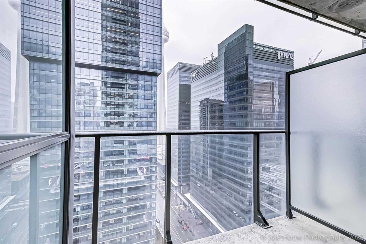 Prime Location - Stunning 2-Bdrm Condo Toronto Exterior foto