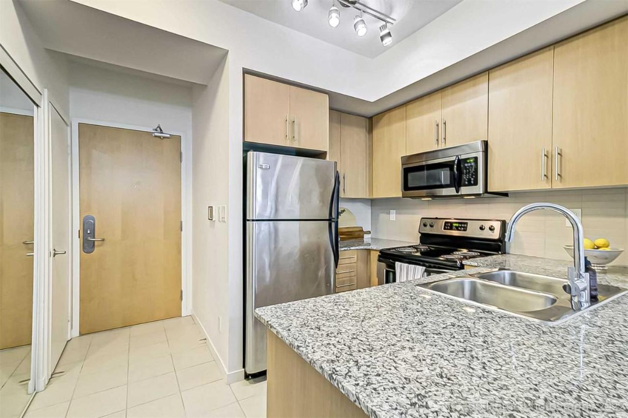 Prime Location - Stunning 2-Bdrm Condo Toronto Exterior foto