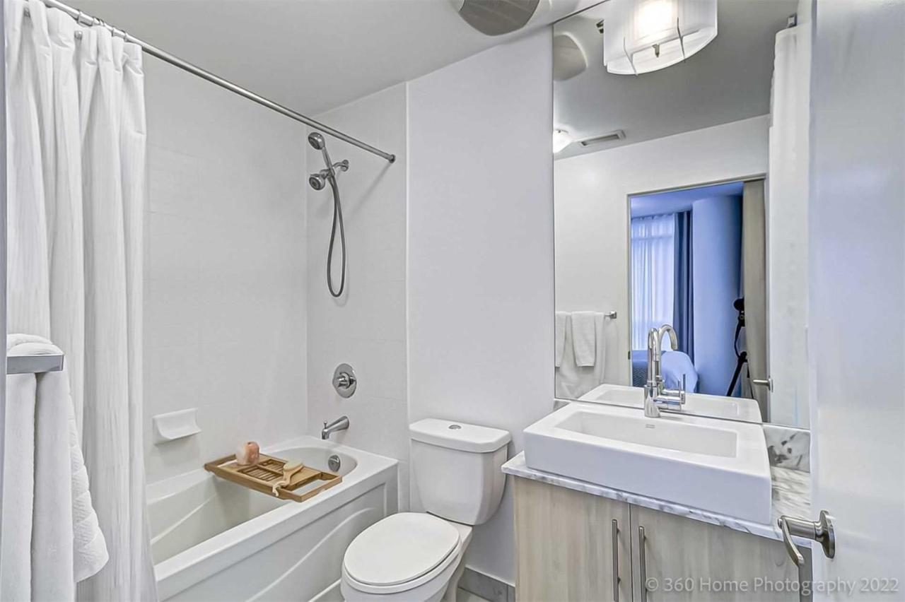 Prime Location - Stunning 2-Bdrm Condo Toronto Exterior foto